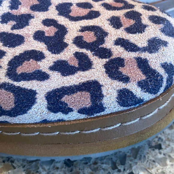 Size 5 Leopard Print TOMS Palma leather wrap slip ons - Picture 11 of 13